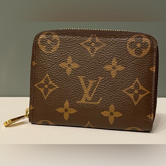 Louis Vuitton Authentic Monogram Zippy coin purse/wallet
